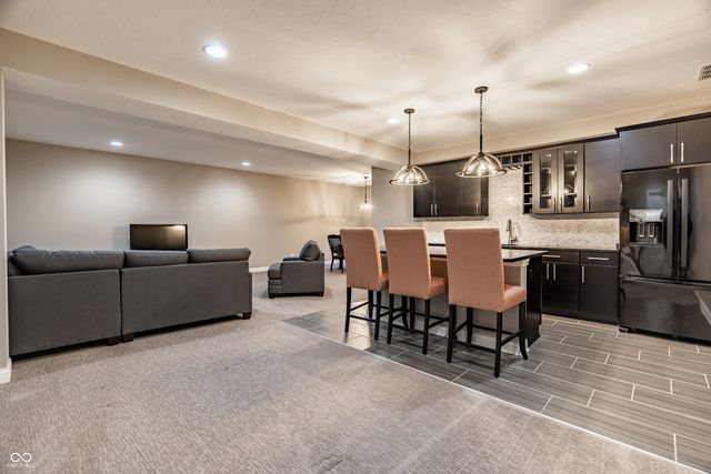 11134 Glen Avon Way, Zionsville, IN 46077