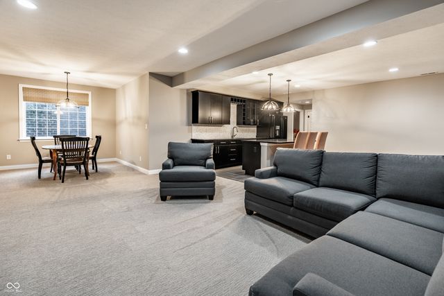 11134 Glen Avon Way, Zionsville, IN 46077