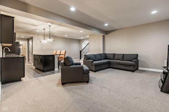11134 Glen Avon Way, Zionsville, IN 46077