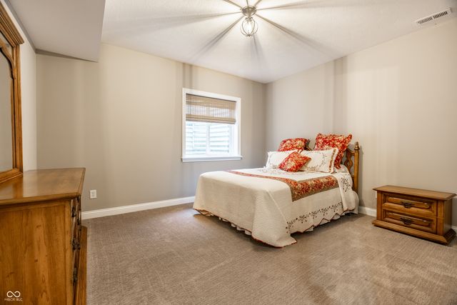 11134 Glen Avon Way, Zionsville, IN 46077