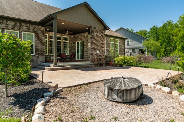 11134 Glen Avon Way, Zionsville, IN 46077