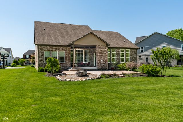 11134 Glen Avon Way, Zionsville, IN 46077