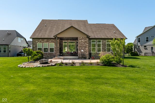 11134 Glen Avon Way, Zionsville, IN 46077