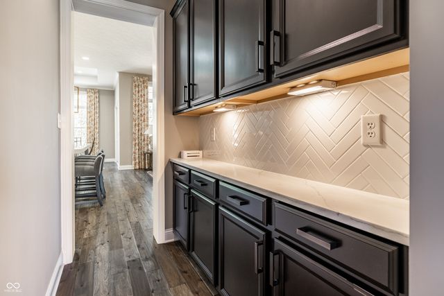 11134 Glen Avon Way, Zionsville, IN 46077