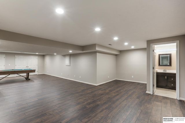 9962 Harney Pkwy N, Omaha, NE 68114