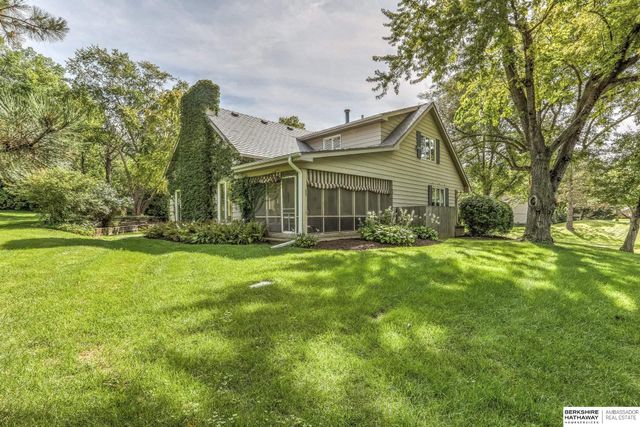 9962 Harney Pkwy N, Omaha, NE 68114