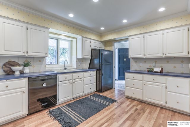 9962 Harney Pkwy N, Omaha, NE 68114