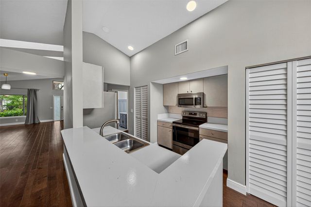 9801 NW 18th Pl, Plantation, FL 33322
