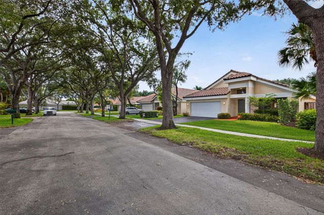 9801 NW 18th Pl, Plantation, FL 33322