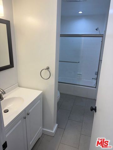 9910 Robbins Drive, Beverly Hills, CA 90212