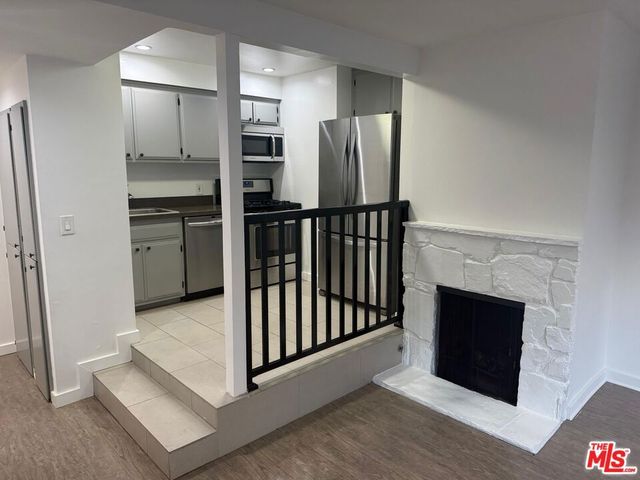 9910 Robbins Drive, Beverly Hills, CA 90212