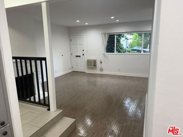 9910 Robbins Drive, Beverly Hills, CA 90212