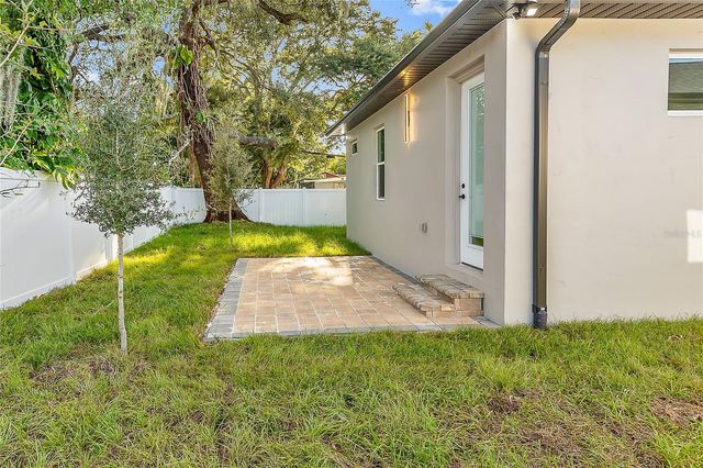 2922 W GIDDENS AVENUE, Tampa, FL 33614