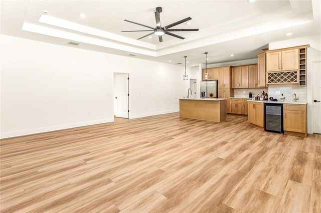 2922 W GIDDENS AVENUE, Tampa, FL 33614