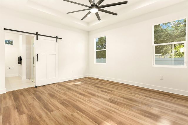 2922 W GIDDENS AVENUE, Tampa, FL 33614