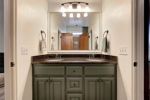 11805 Glenhurst Boulevard, Oklahoma City, OK 73162