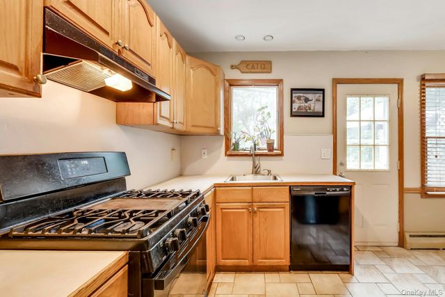 10 Brian Drive, East Islip, NY 11730