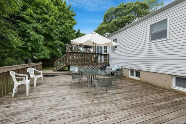 10 Brian Drive, East Islip, NY 11730