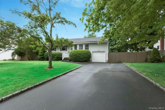 10 Brian Drive, East Islip, NY 11730