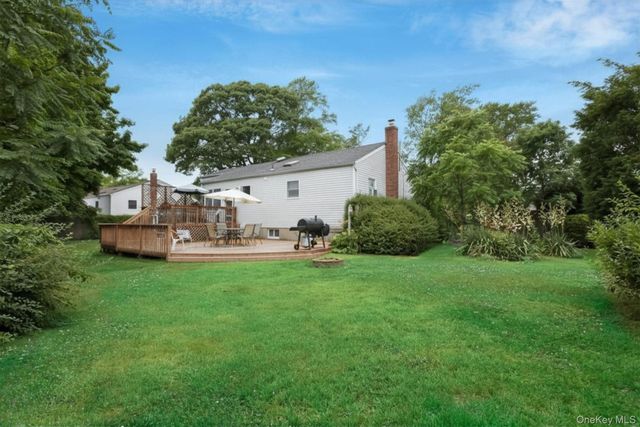 10 Brian Drive, East Islip, NY 11730