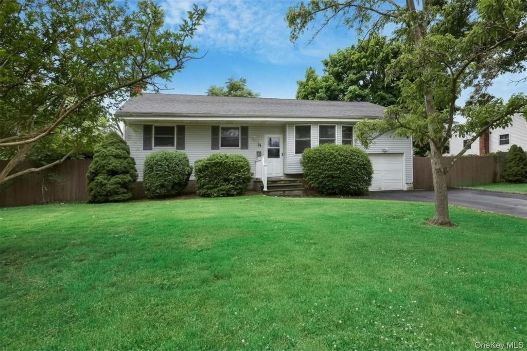 10 Brian Drive, East Islip, NY 11730