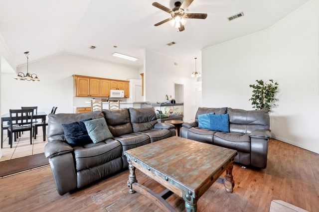 1608 Shelley Lane, Cleburne, TX 76033