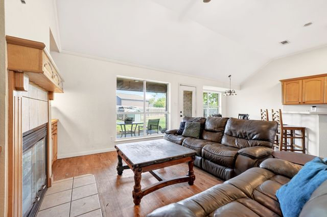 1608 Shelley Lane, Cleburne, TX 76033