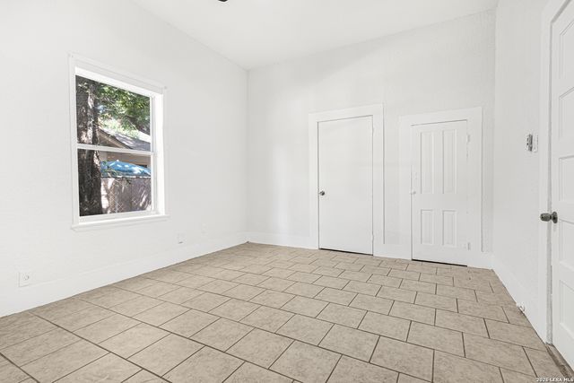 127 DIMMIT ST, San Antonio, TX 78223
