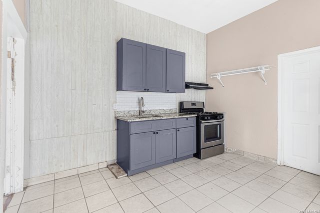 127 DIMMIT ST, San Antonio, TX 78223