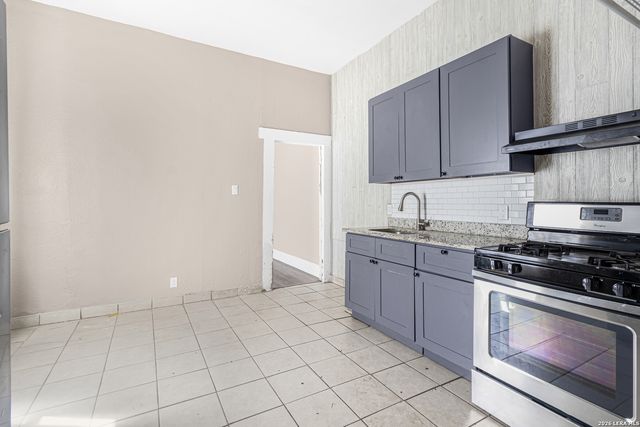 127 DIMMIT ST, San Antonio, TX 78223