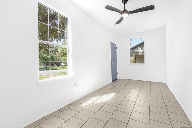 127 DIMMIT ST, San Antonio, TX 78223