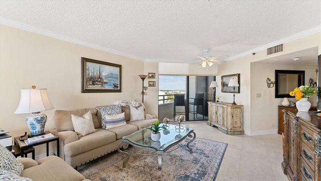 3560 S Ocean Boulevard 909, South Palm Beach, FL 33480