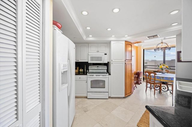 3560 S Ocean Boulevard 909, South Palm Beach, FL 33480