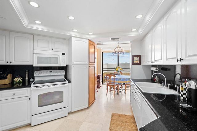 3560 S Ocean Boulevard 909, South Palm Beach, FL 33480