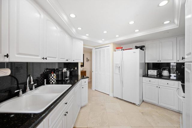 3560 S Ocean Boulevard 909, South Palm Beach, FL 33480