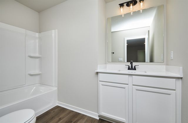 1216 Featherstone Avenue NE, Bondurant, IA 50035