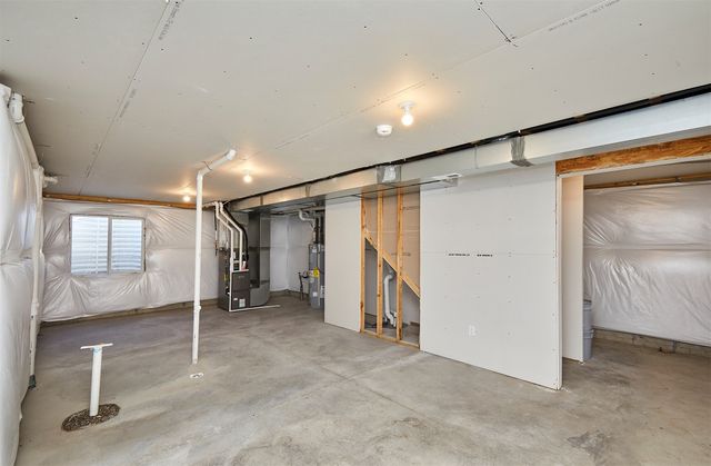 1216 Featherstone Avenue NE, Bondurant, IA 50035