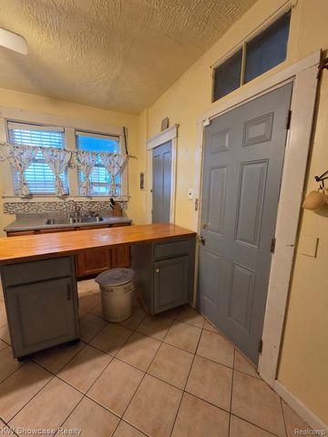 917 Burlingame Street, Detroit, MI 48202