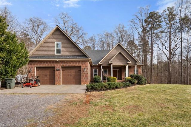 3655 Stimpson Drive, Pfafftown, NC 27040