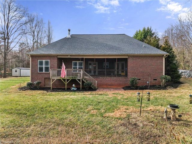 3655 Stimpson Drive, Pfafftown, NC 27040