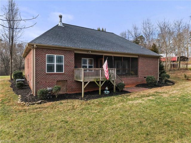 3655 Stimpson Drive, Pfafftown, NC 27040