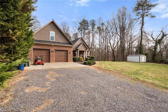 3655 Stimpson Drive, Pfafftown, NC 27040