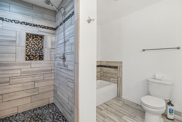 2352 Four Seasons Parkway, Crown Point, IN 46307