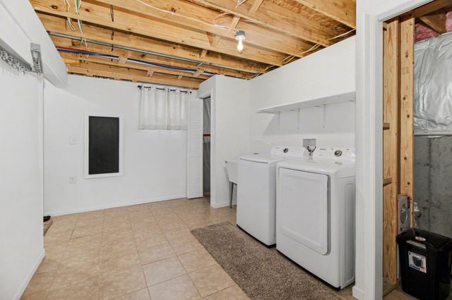 2352 Four Seasons Parkway, Crown Point, IN 46307