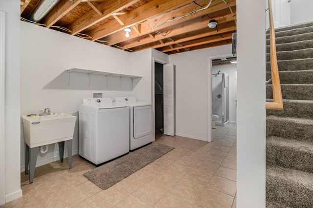 2352 Four Seasons Parkway, Crown Point, IN 46307