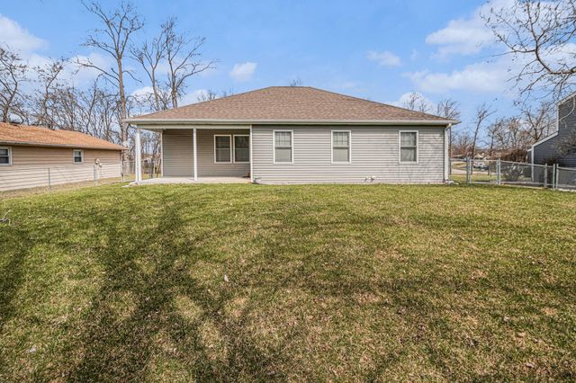 2352 Four Seasons Parkway, Crown Point, IN 46307