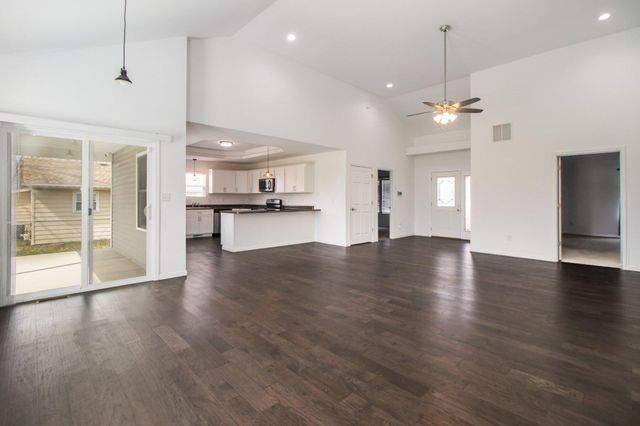 2352 Four Seasons Parkway, Crown Point, IN 46307