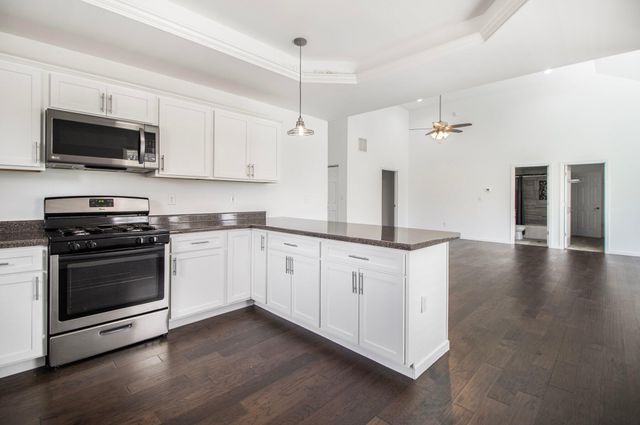 2352 Four Seasons Parkway, Crown Point, IN 46307