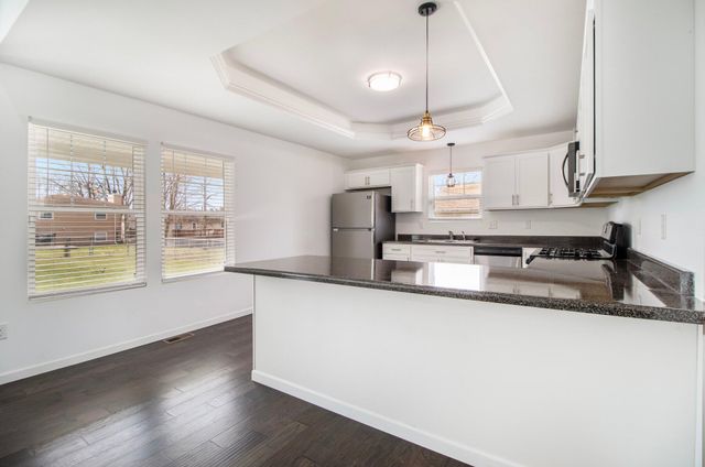 2352 Four Seasons Parkway, Crown Point, IN 46307