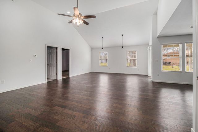 2352 Four Seasons Parkway, Crown Point, IN 46307